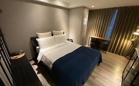 Yomi Hotel - Shuanglian Mrt