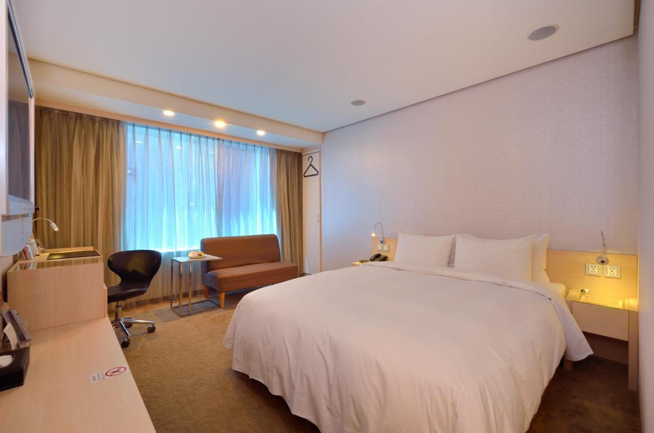Yomi Hotel - Shuanglian Mrt Taipei Exterior photo