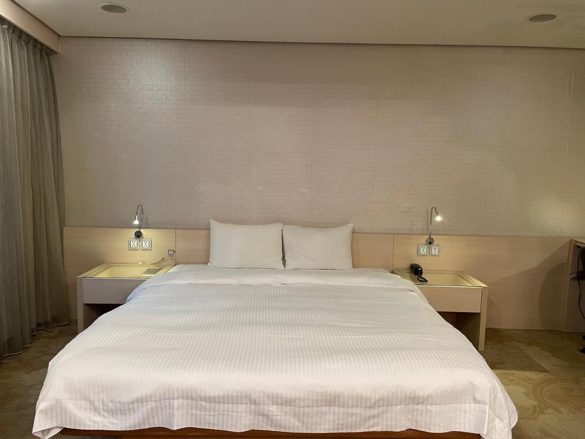 Yomi Hotel - Shuanglian Mrt Taipei Exterior photo
