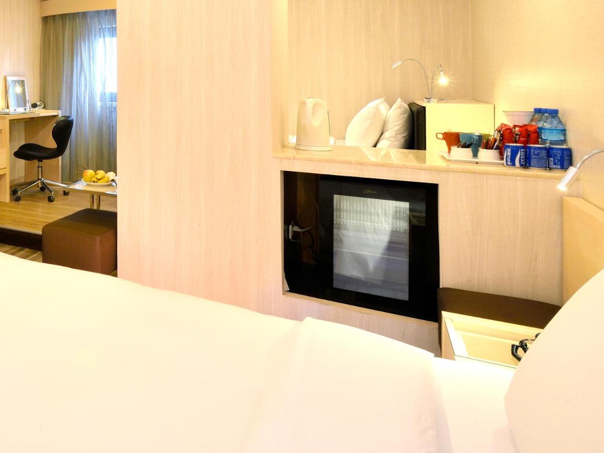 Yomi Hotel - Shuanglian Mrt Taipei Exterior photo