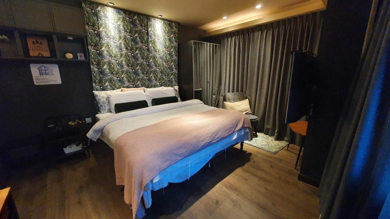 Yomi Hotel - Shuanglian Mrt Taipei Exterior photo