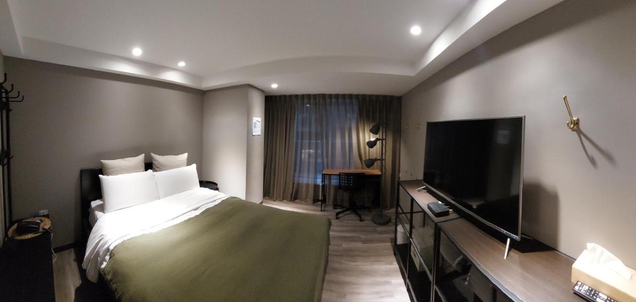 Yomi Hotel - Shuanglian Mrt Taipei Exterior photo