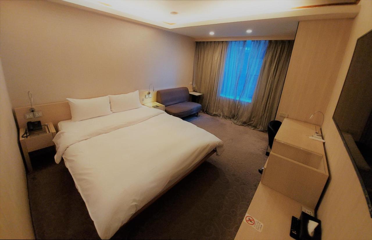 Yomi Hotel - Shuanglian Mrt Taipei Exterior photo