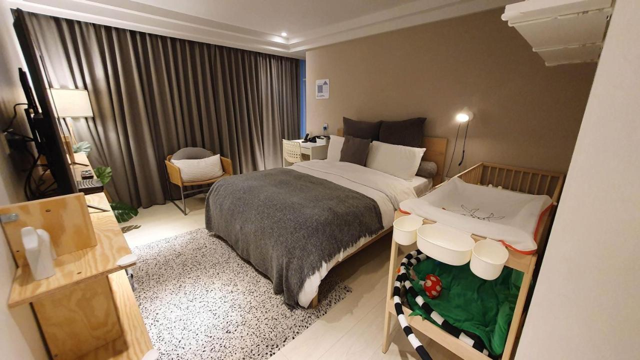 Yomi Hotel - Shuanglian Mrt Taipei Exterior photo