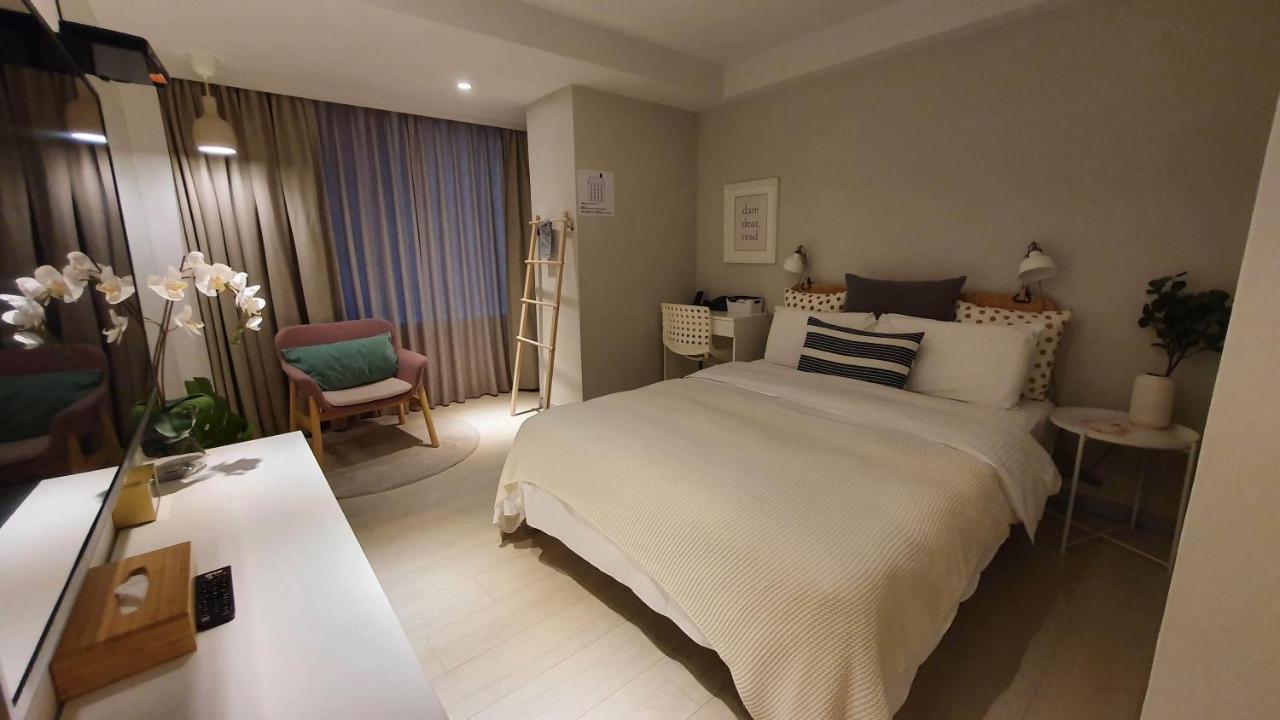 Yomi Hotel - Shuanglian Mrt Taipei Exterior photo